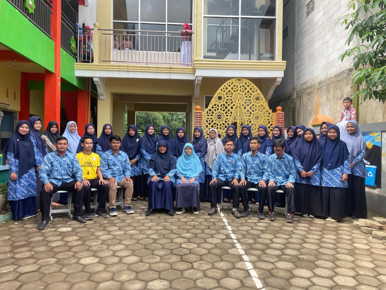 FOTO BERSAMA REKAN GURU SDIT MU